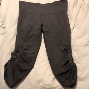 Lululemon gray cropped leggings